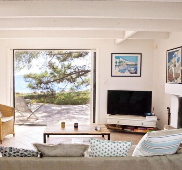 Living area - Waterfront Villa Benedettu (Lecci)