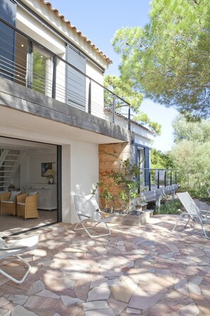 Terrace/patio - Waterfront Villa Benedettu (Lecci)
