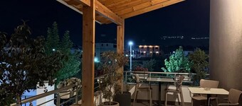 Maison Apartments