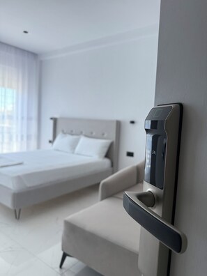Superior Apartment, Balcony | Desk, soundproofing, free WiFi - Maison Apartments (Vlore)