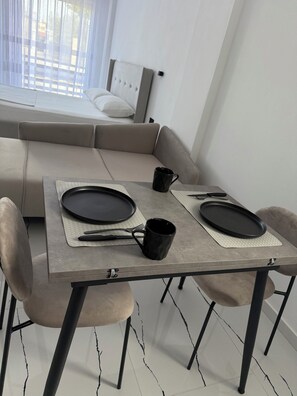 Superior Apartment, Balcony | Desk, soundproofing, free WiFi - Maison Apartments (Vlore)