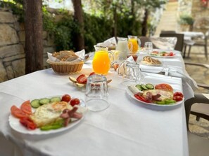 Daily continental breakfast for a fee - Maison Apartments (Vlore)