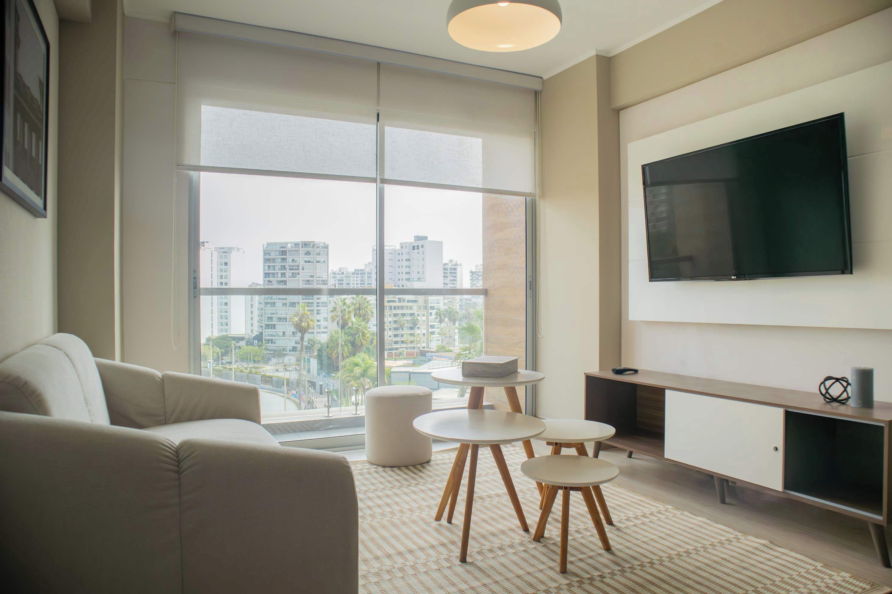 TV, stereoanlegg og kontorer