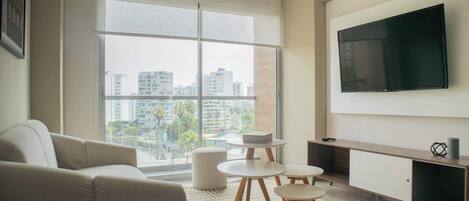 Télévision, chaîne hi-fi, espaces bureaux