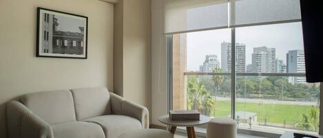 Televisio, stereot, työhuone