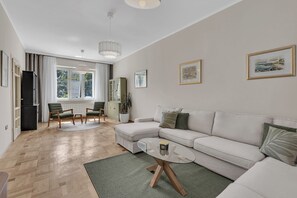 Smart TV - Charming 4-bedroom villa with Stunning views- Makarska Promenade (Makarska)