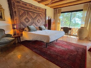 2 多间卧室、办公桌、熨斗/熨衣板、WiFi