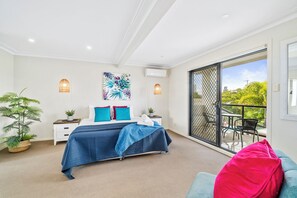 5 bedrooms, iron/ironing board, bed sheets