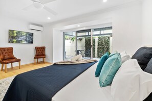 7 slaapkamers, een strijkplank/strijkijzer, beddengoed