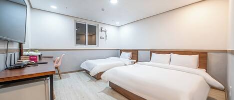 Deluxe Twin Room, City View | Soundproofing, free WiFi