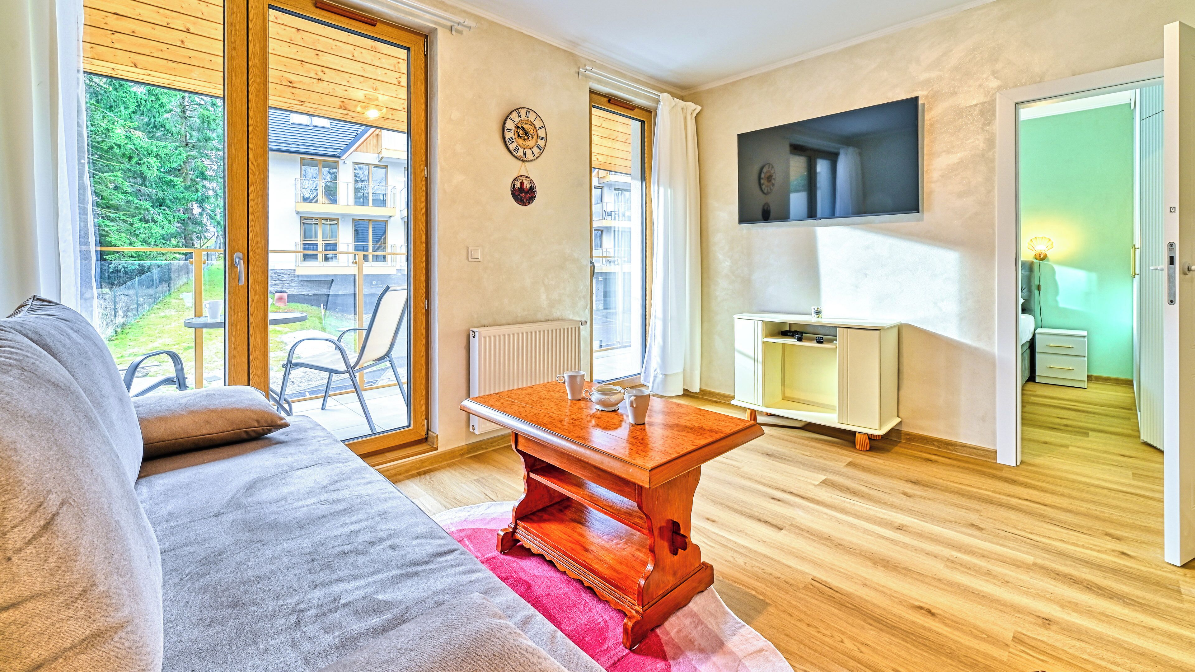 Apartment (14B) | Living area | Flat-screen TV