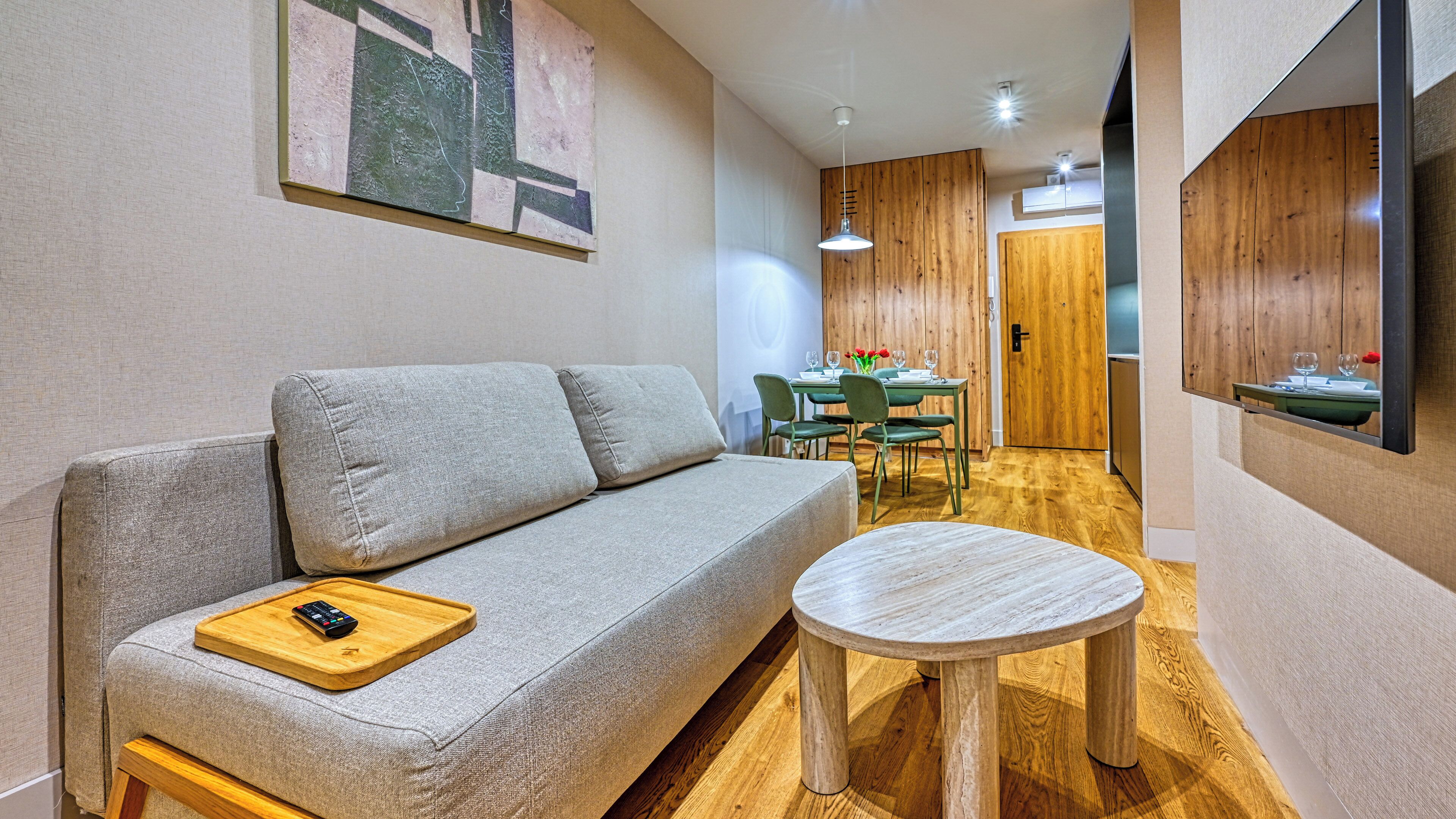 Apartment (8B) | Living area | Flat-screen TV