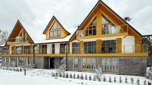 Vista frontal de la propiedad