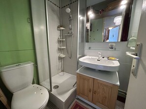 Bathroom - Sea view studio in Saint Jean de Monts, parking included (Saint-Jean-de-Monts)