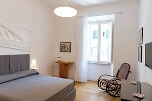 3 bedrooms, iron/ironing board, WiFi, bed sheets - Rome in Rome apartment at the Colosseum (Roma)