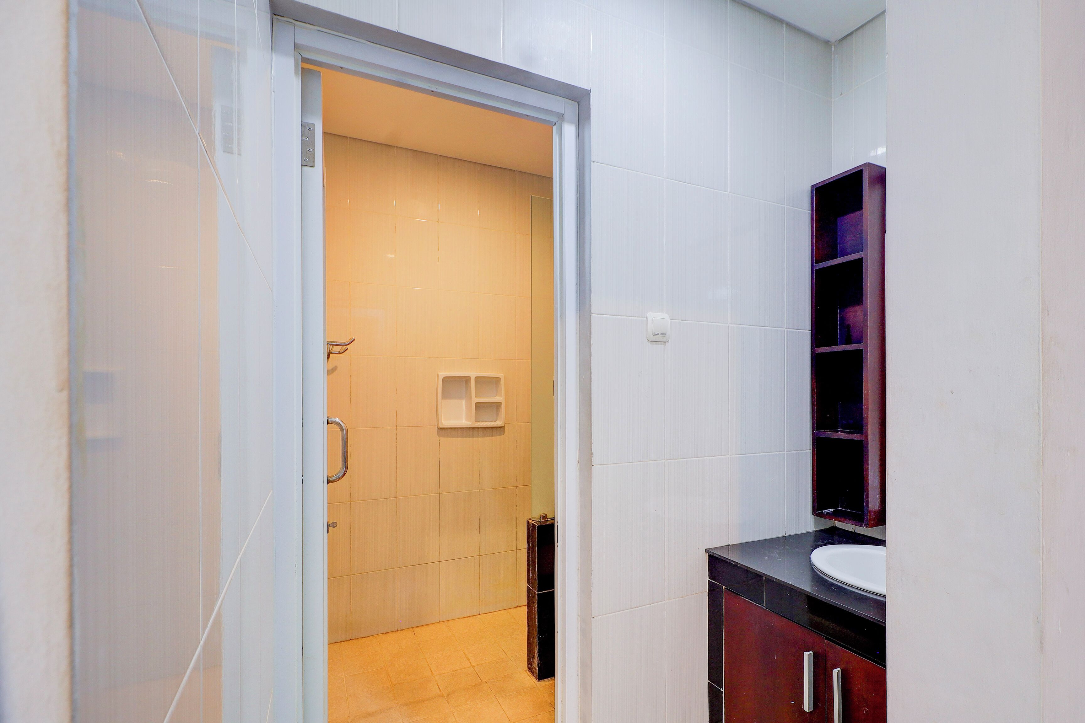 Standard Suite, 1 Double Bed | Bathroom | Shower, bidet, towels, soap