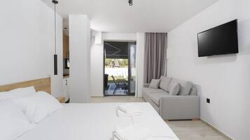 Deluxe Room, Ground Floor | Soundproofing, free WiFi, bed sheets