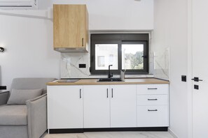 Superior Room | Private kitchen | Mini-fridge - Rigas Boutique Rooms (Pefkochori)