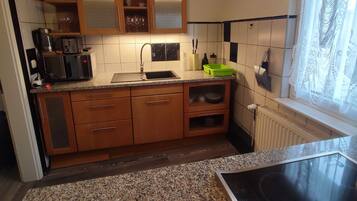 Geladeira, micro-ondas, fogĂŁo, cooktop