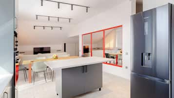 Family Apartment, Balcony, City View | Private kitchen | Electric kettle, toaster