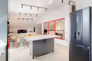 Family Apartment, Balcony, City View | Private kitchen | Electric kettle, toaster - Niabi 3BDR Mansard  (Tbilisi)