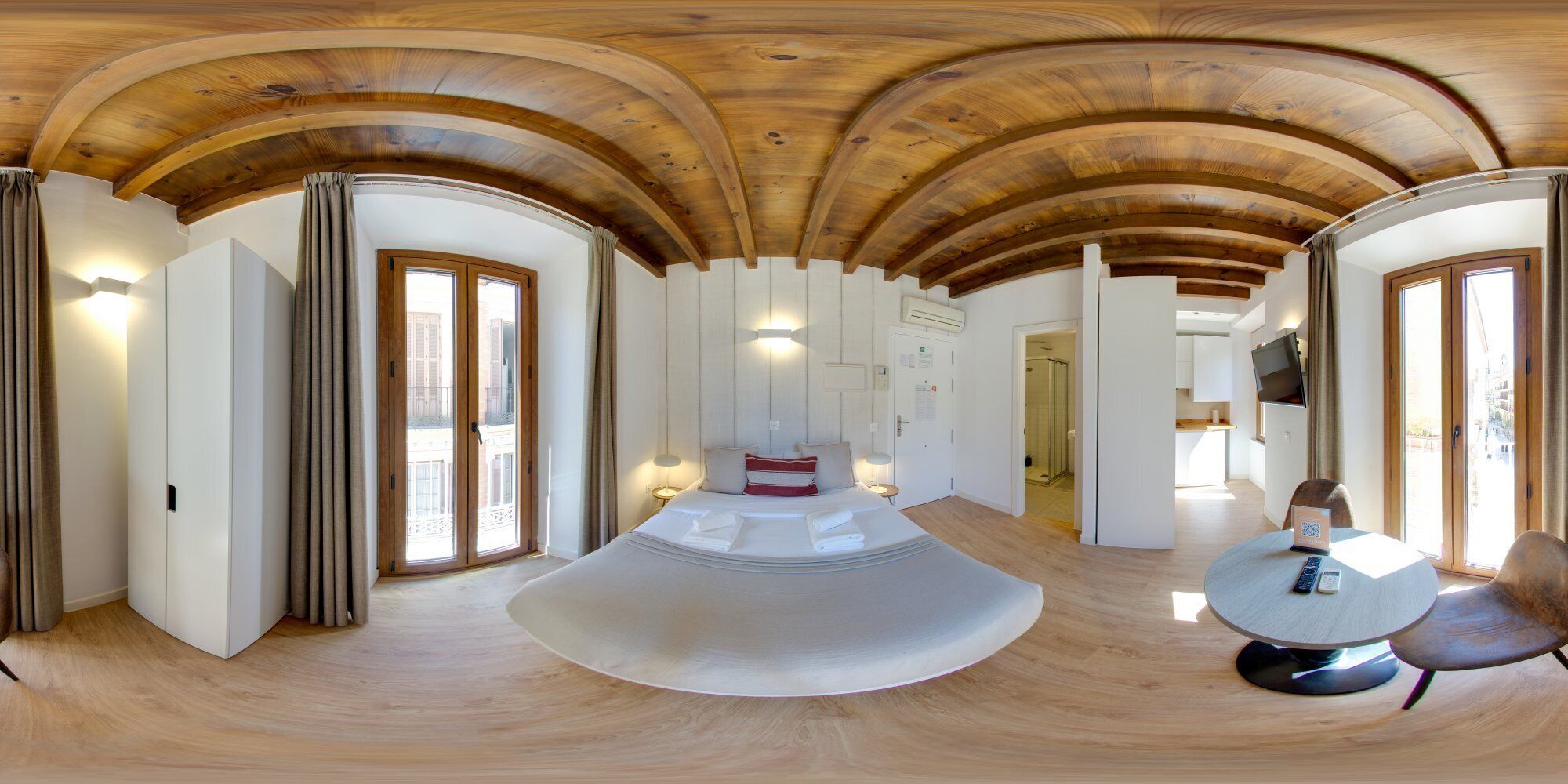 Fer et planche à repasser, draps fournis