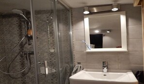 Ducha y secador de pelo