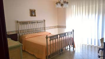 3 quartos, ferros/tábuas de passar roupa, Wi-Fi, roupa de cama