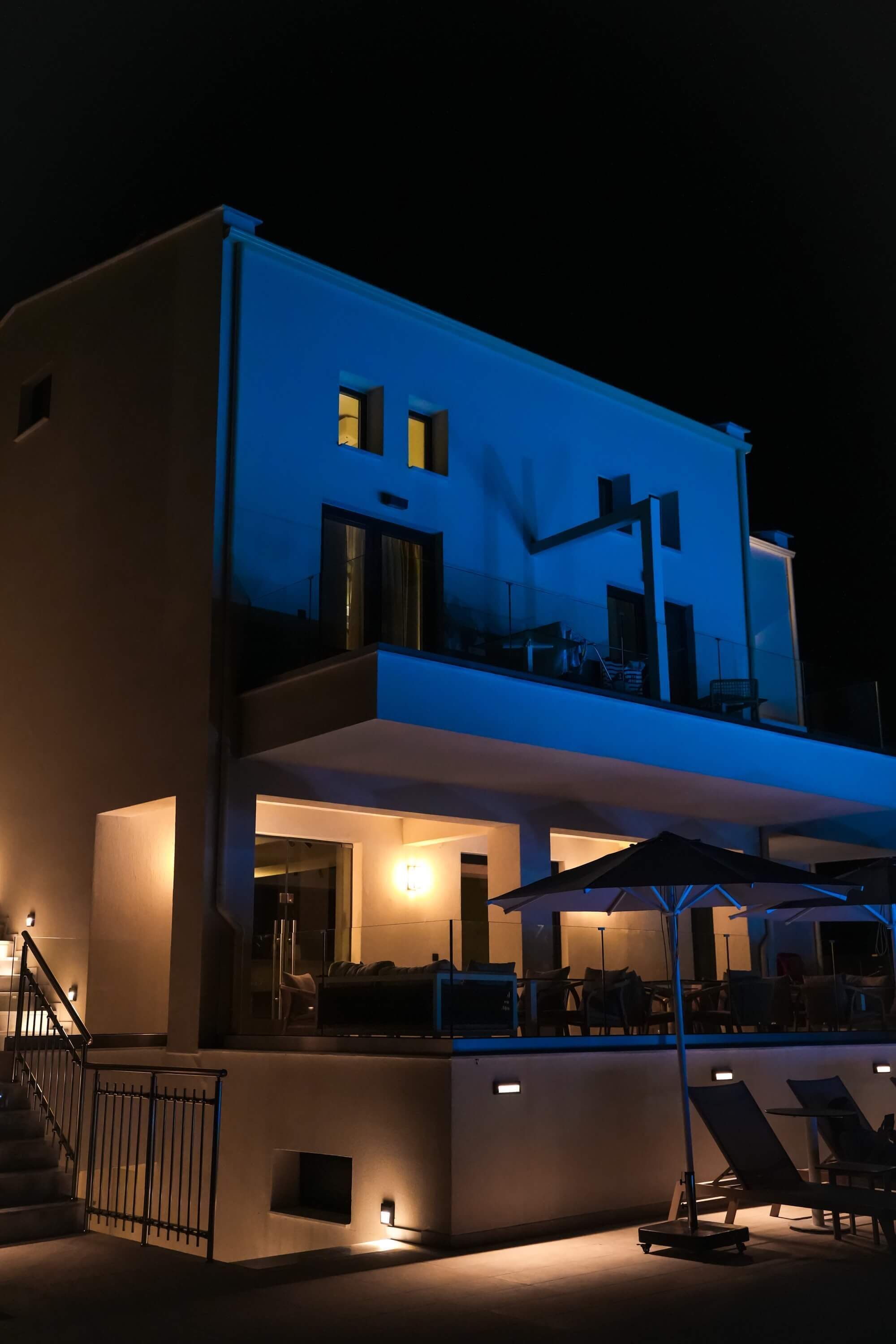 Vista frontal de la propiedad