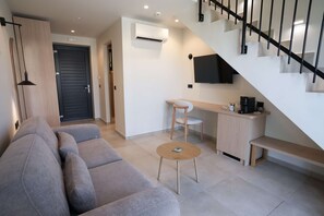 ラグジュアリー ロフト テラス シービュー | ミニバー、セーフティボックス (室内)、デスク、ノートパソコン用作業スペース