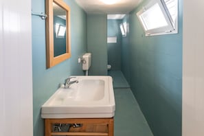 Dusche, Bidet, Seife, Toilettenpapier