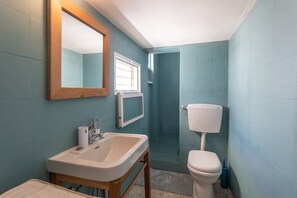 Dusche, Bidet, Seife, Toilettenpapier