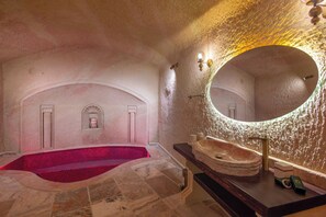 Royal Room | Bathroom | Hair dryer, slippers, towels, soap
