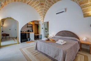 1 bedroom, WiFi, bed sheets - Private Oasi With Spa and Pool (Melissano)