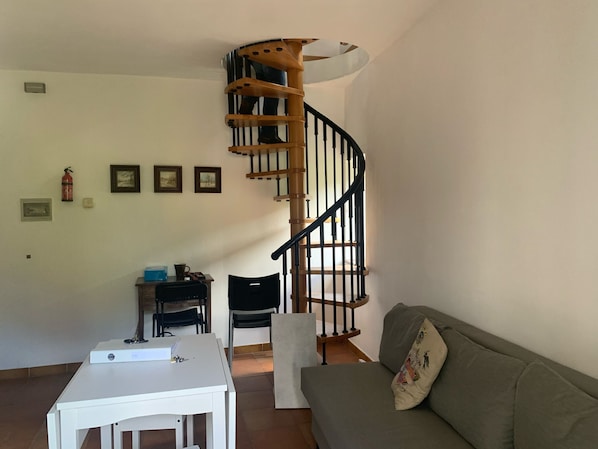 Alloggio Comfort su due livelli, vista lago | Area soggiorno