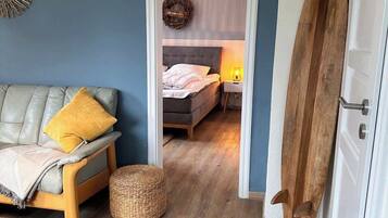 2 bedrooms, travel cot, WiFi, bed sheets