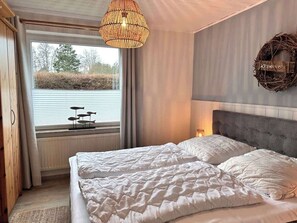 2 quartos, berço de viagem, Wi-Fi, roupa de cama