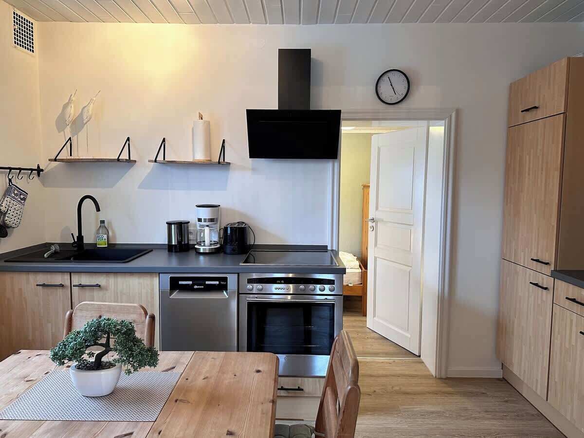 Kjøleskap, ovn, kokeplater og oppvaskmaskin