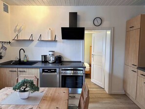 Refrigerador, horno, parrilla de estufa y lavavajillas 