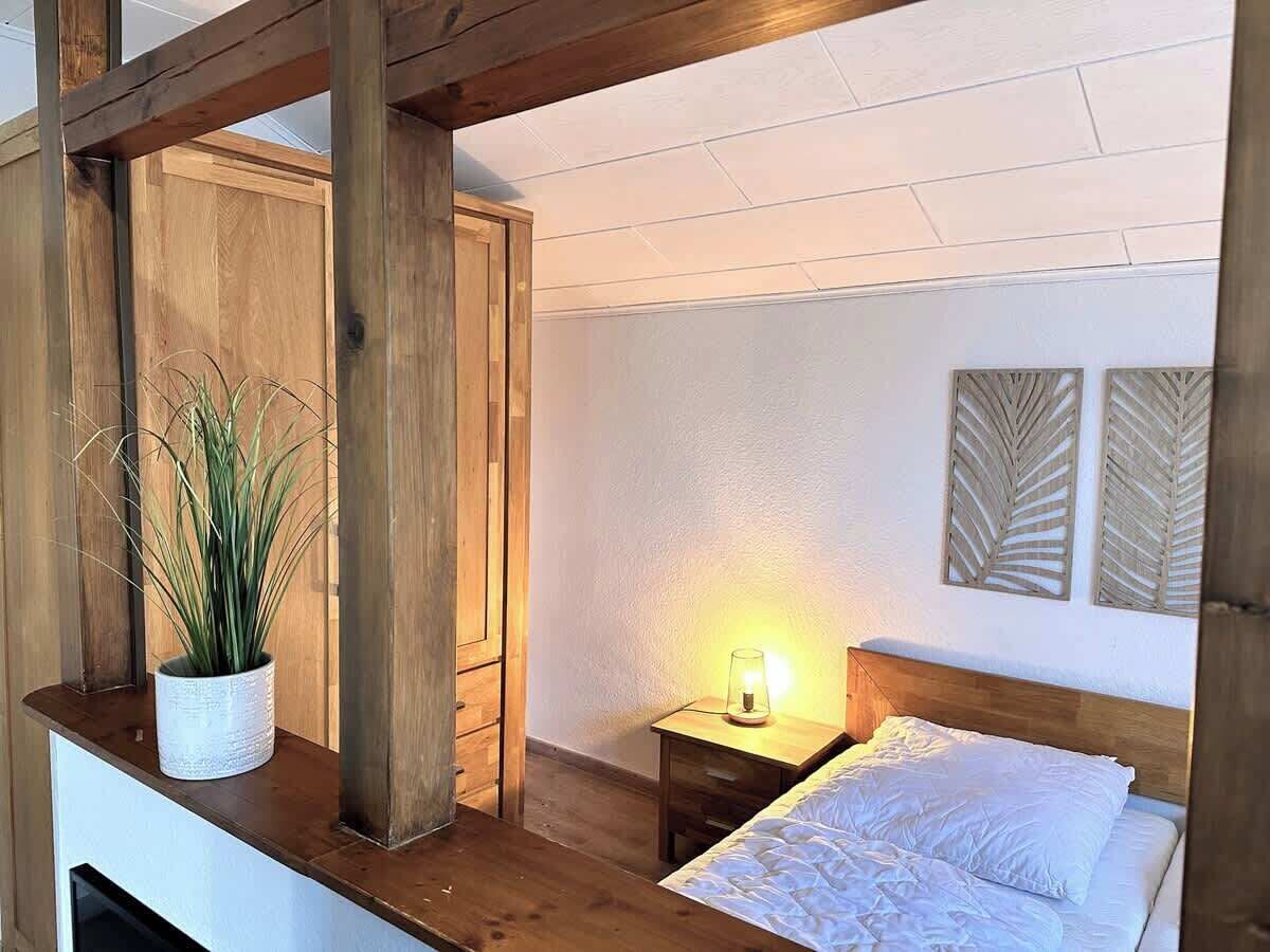 2 habitaciones, tabla de planchar con plancha, cuna de viaje y wifi 