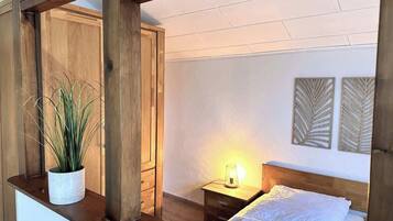 2 habitaciones, tabla de planchar con plancha, cuna de viaje y wifi