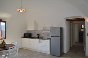 Kühlschrank, Ofen, Herdplatte, Geschirrspüler