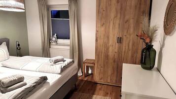 1 slaapkamer, een strijkplank/strijkijzer, reisbedje, wifi