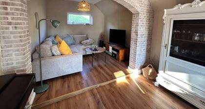 Thatched cottage by the dike near Hamburg