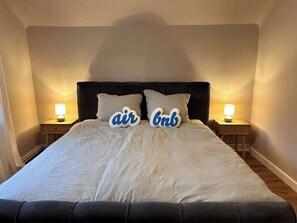 2 Schlafzimmer, Reisekinderbett, kostenloses WLAN, Bettwäsche