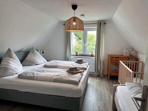 2 bedrooms, travel crib, WiFi, bed sheets