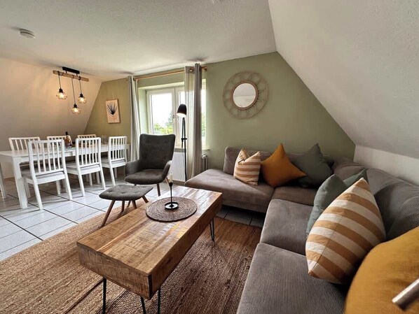 TV, offices - Helle 3 Zimmer am Strand mit Boxspringbetten (Sankt Peter-Ording)