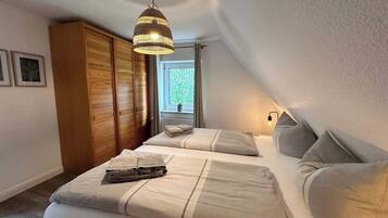 2 habitaciones, cuna de viaje, wifi y ropa de cama