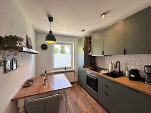 Fridge, oven, stovetop, dishwasher