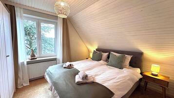 1 bedroom, iron/ironing board, travel cot, WiFi